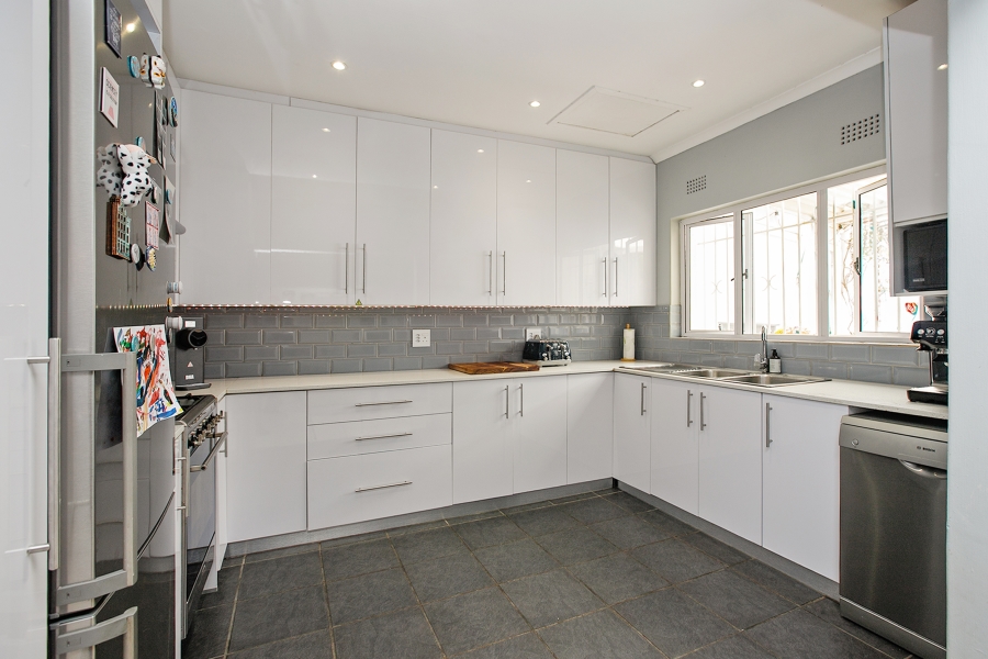 3 Bedroom Property for Sale in Harfield Village Western Cape